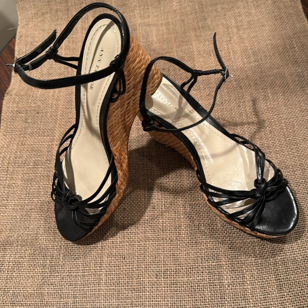 ANN TAYLOR Black Leather and Wicker Sandal